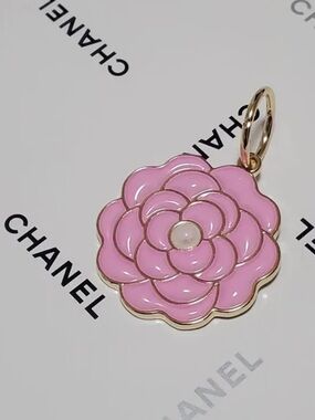 CHANEL Mother’s Day charm